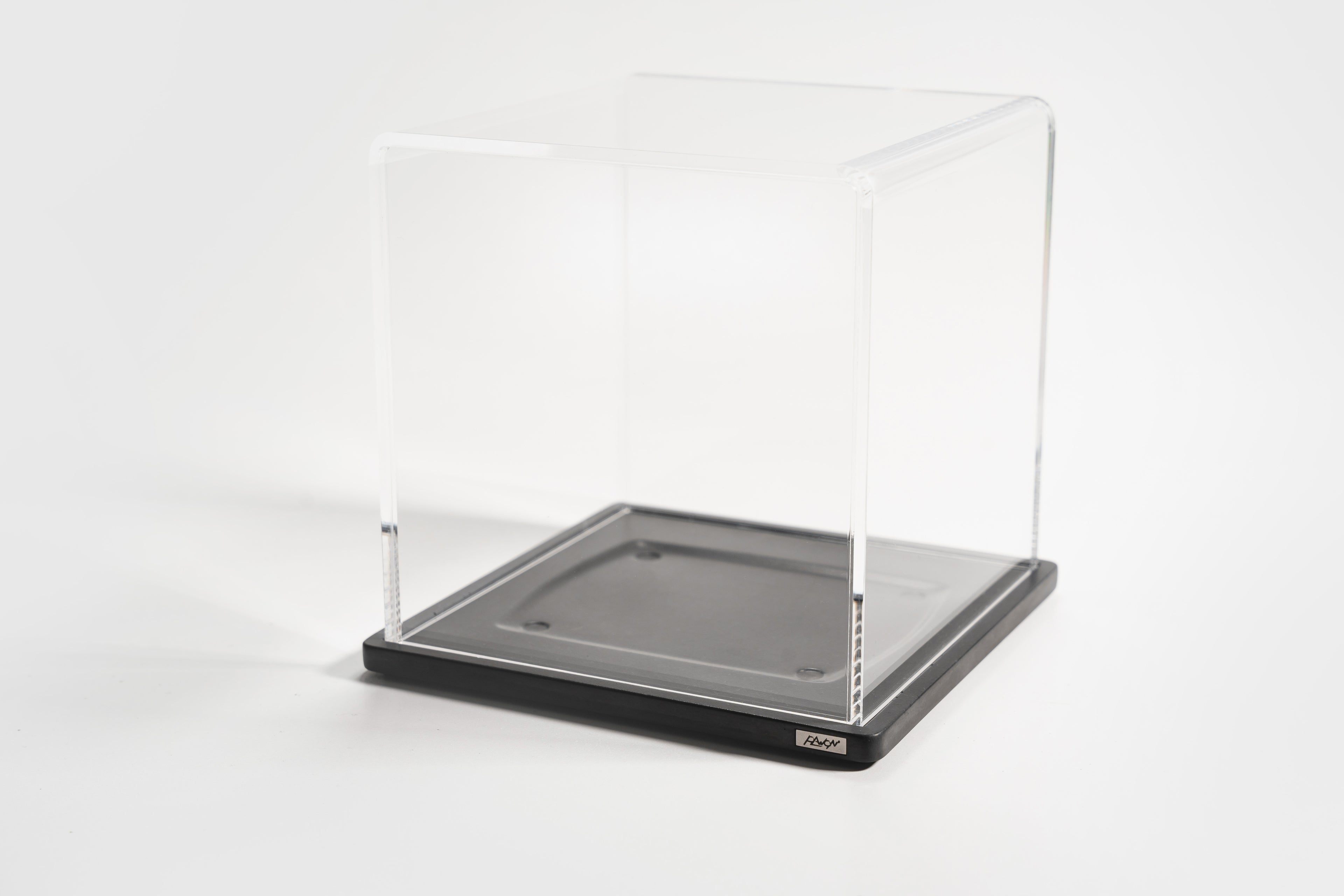 Plawoni LIVA Collector Case