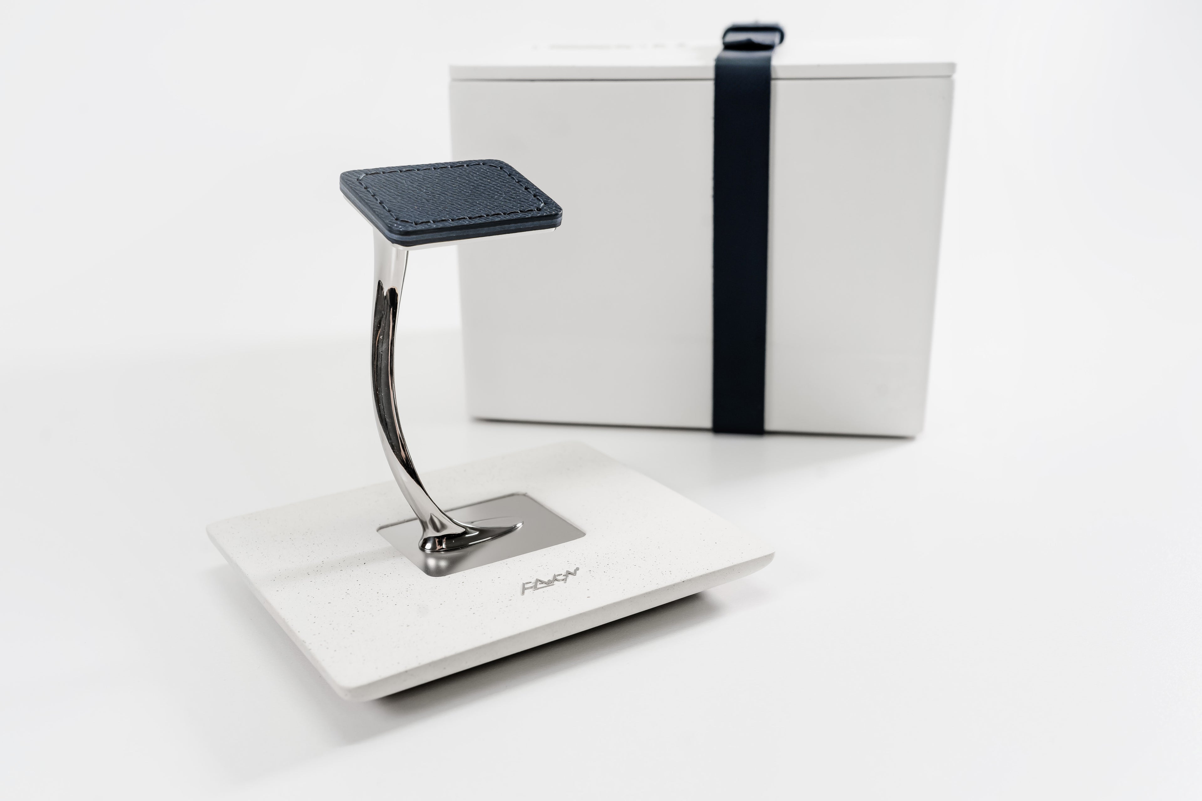 Plawoni LIVA poliert - WEIß NAVY BLUE